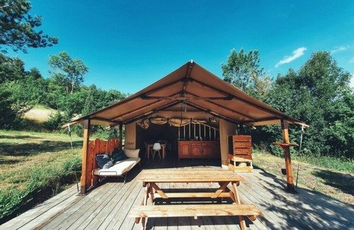 Engravies Cabin | Lodge Grenada Tent 6 persons, 2 bedrooms, kitchenette, living room