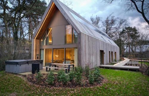 Zolder Villa | Lodge met Jacuzzi - 8 personen - Woodz Lodges