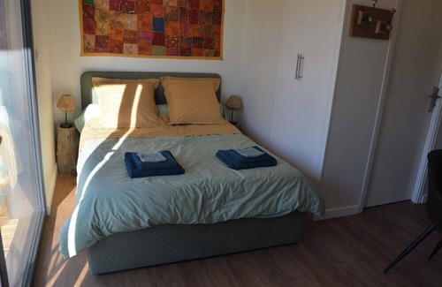 Nouan-sur-Loire Cabin | Lodge on the edge of a pond, at the gateway to Chambord and the Loire.