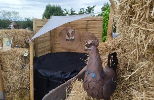 Lapalisse Other | Lodge romantique "esprit brocante" et son jacuzzi privatif