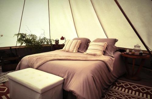 Lapalisse Other | Lodge romantique "esprit brocante" et son jacuzzi privatif
