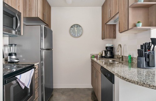 Midtown Apartment | Lodgeur | Comfy & stylish studio loft | Midtown