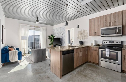 Midtown Apartment | Lodgeur | Plush & bright 2BR loft | Midtown