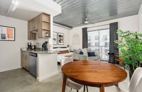 Midtown Apartment | Lodgeur | Relaxing & modern studio loft | Midtown