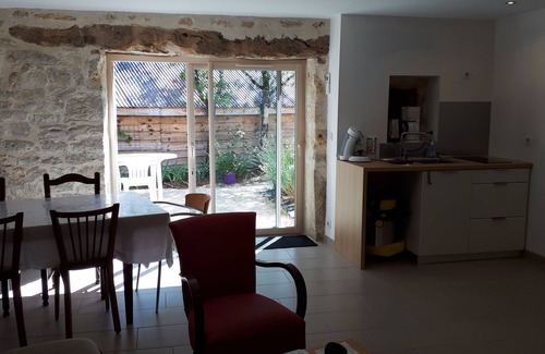 Cours House | Lodging T3 of character with swimming pool.