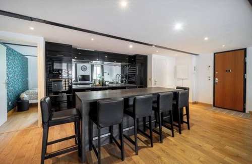 Gambetta Apartment | Loft ~ Air-conditioned, Parking, Fully Equipped
