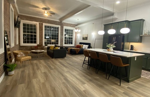 Du Quoin Apartment | Loft Apartment on Main Downtown - Sleeps 4