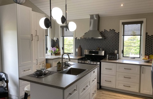 Durham Region Apartment | Loft Apt- The perfect romantic getaway for privacy & a peaceful stay