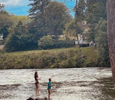 Fruitdale Apartment | Loft Cabin 3 - Rogue River Resort