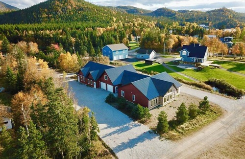 Terra Nova Ski Chalet | Loft Chalet #2: 1 Bedroom (2 Double beds), 1 Full Bath, open kitchen-living room