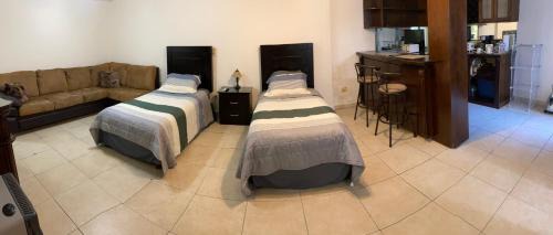 San Pedro Garza Garcia House | Loft con baño privado