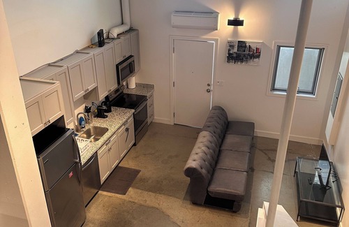 Central Berkeley Apartment | Loft Living: Workspace Bliss, Gym, Sky Deck, UCB
