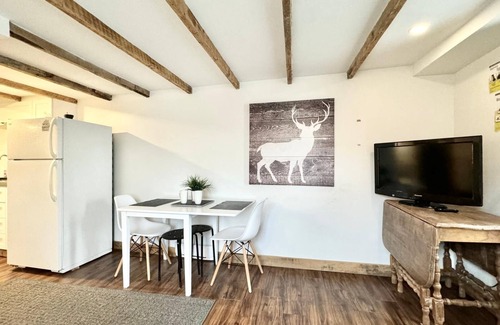 Boischatel Apartment | Loft The Montcalm 2 min Falls Free Parking