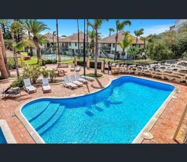 Mandurah House | Loft Villa Pool Spa & Beach Sleeps Six!