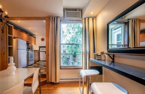 De Lorimier Apartment | LoftJC3 | 1BR Suite +Free Private Parking| Lafontaine park