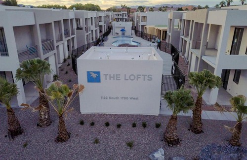 St. George Hotel | Lofts 13 4-bedroom Modern Loft Steps from the Pool