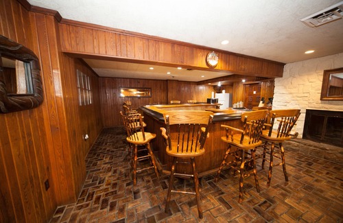 Jones Mills Hotel | Log Cabin Lodge & Suites