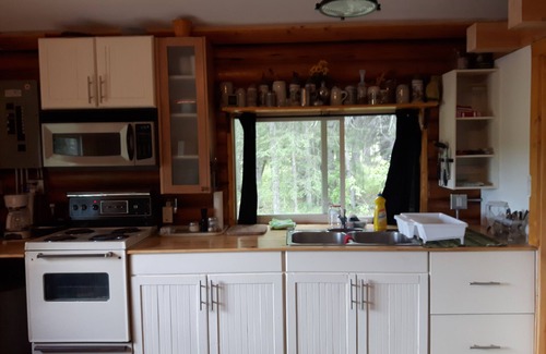 Sundre Cabin | Log cabin on the James River in Alberta