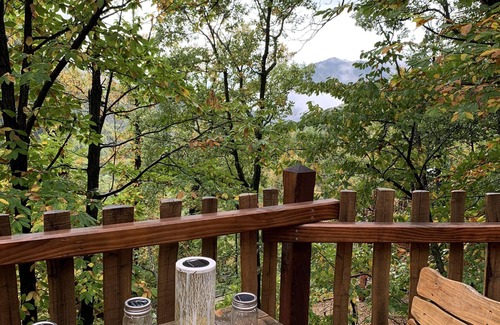 Belvedere Cabin | Log Cabin-Superior-Vanity unit-Mountain view