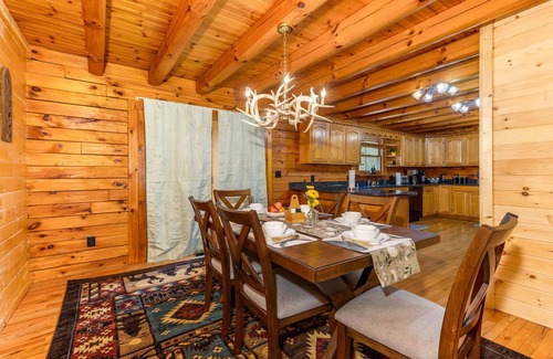 Logan Cabin | Log Cabin w/5BR, Hot Tub & Game/Movie Theater in Hocking Hills
