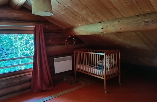Les Chalesmes Ski Chalet | Log cabin with sheltered terrace, pets welcome