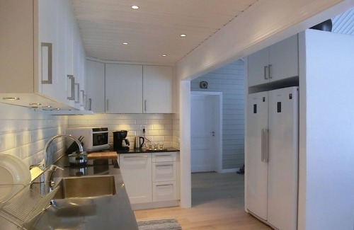 Kopparberg House | Log cottage by the lake to a high standard
