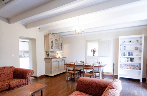 Larzac Apartment | Loge Rose - sleeps 5 guests in 2 bedrooms