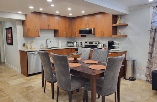 Saint-Redempteur Apartment | Logement à 30 min de Montréal et à 1h30 du Mont Tremblant. Familles, Animaux :)