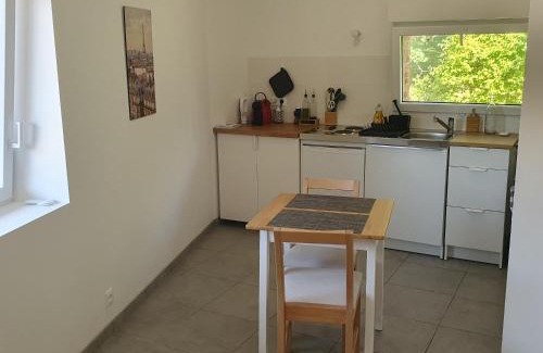 Douvres Apartment | Logement confortable au cœur d'un village paisible
