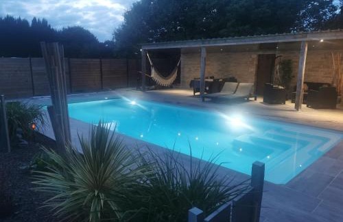 Saint-Dolay House | Logement cosy avec piscine et jacuzzi privatifs 4 étoiles