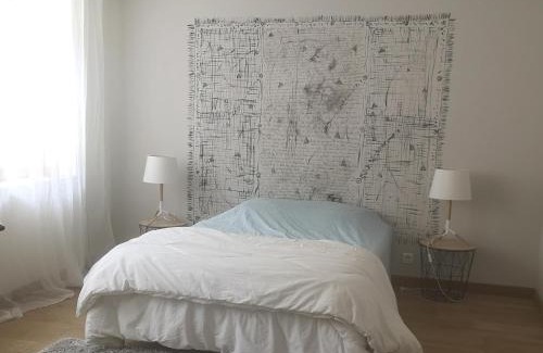 Charmes-sur-Rhone Apartment | Logement cosy verdoyant RDC avec piscine