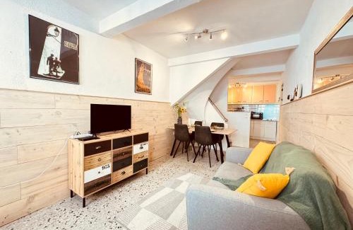 Canet House | Logement entier 2 à 4 personnes WIFI-TOIT TERRASSE-BBQ