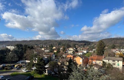 Saint-Maurice-de-Beynost Apartment | Logement entier - 2 Chambres - Parking privé - 15 min Lyon et Aéroport