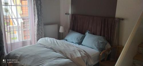 Retournac Bed & Breakfast | logement indépendant attenant à une maison dans grand jardin