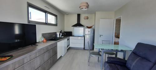 Saint-Sulpice-de-Royan Apartment | Logement neuf climatisé avec parking
