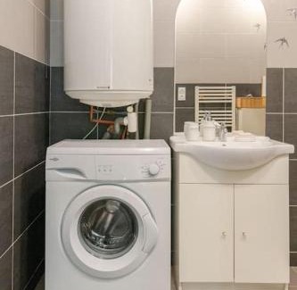 Porte Des Alpes - Mi Plaine - Manissieux Apartment | Logement prive et calme EUREXPO Groupama Stadium TRAM Parking Terasse