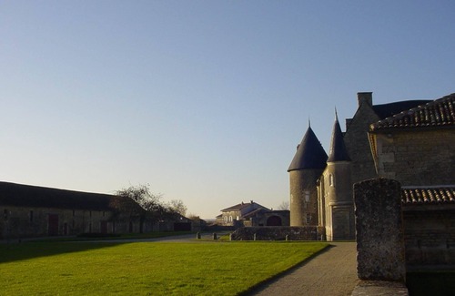 Paizay-Naudouin-Embourie House | Logis in the chateau enclosure
