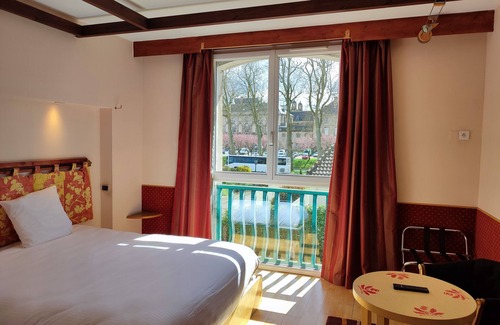 Luneville Hotel | Logis Hôtel Les Pages