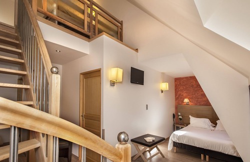 Banassac Hotel | Logis Hôtel Restaurant Les 2 Rives - A75, en bordure de rivière