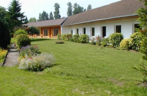 Marconne Hotel | Logis - Hôtel & restaurant Les Trois Fontaines