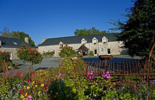 Mezangers Hotel | Logis Hôtel Restaurant Relais Du Gué De Selle