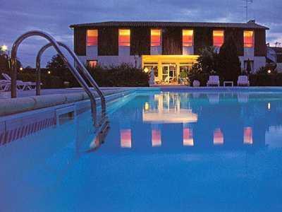 Le Pian-Medoc Hotel | Logis Hôtels - Le Pont Bernet - Hotel 2 étoiles et restaurant