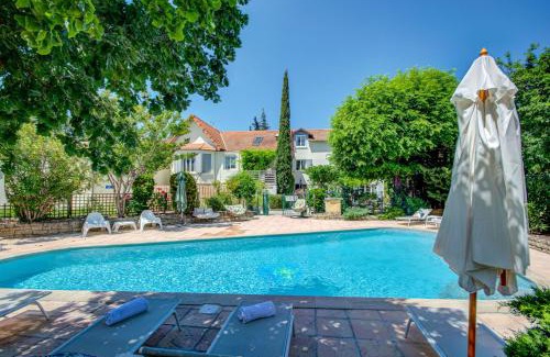 Monteux Hotel | Logis Hotel Le Blason de Provence