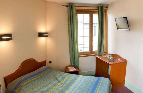 Neau Hotel | Logis Hotel Restaurant Croix Verte