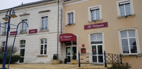 Vaas Hotel | Logis Hotel Restaurant Le Vedaquais