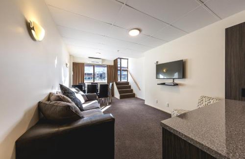 Queenstown Hotel | Lomond Lodge Motel & Apartments
