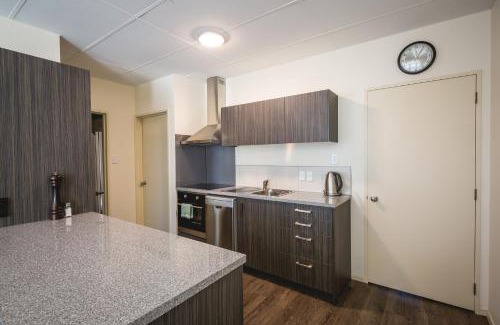 Queenstown Hotel | Lomond Lodge Motel & Apartments