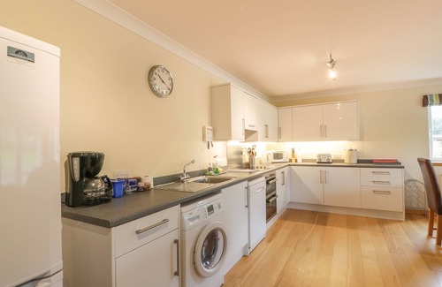 Murthly Cottage | LON COTTAGE, pet friendly, with a garden in Blairgowrie