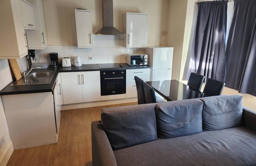 Selhurst Apartment | London 2 Bed Sleeps 5 to 6 Netflix Family Friendly