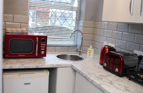 Havering Apartment | LONDON apartment with PRIVATE HOT TUB, SAUNA & GYM!